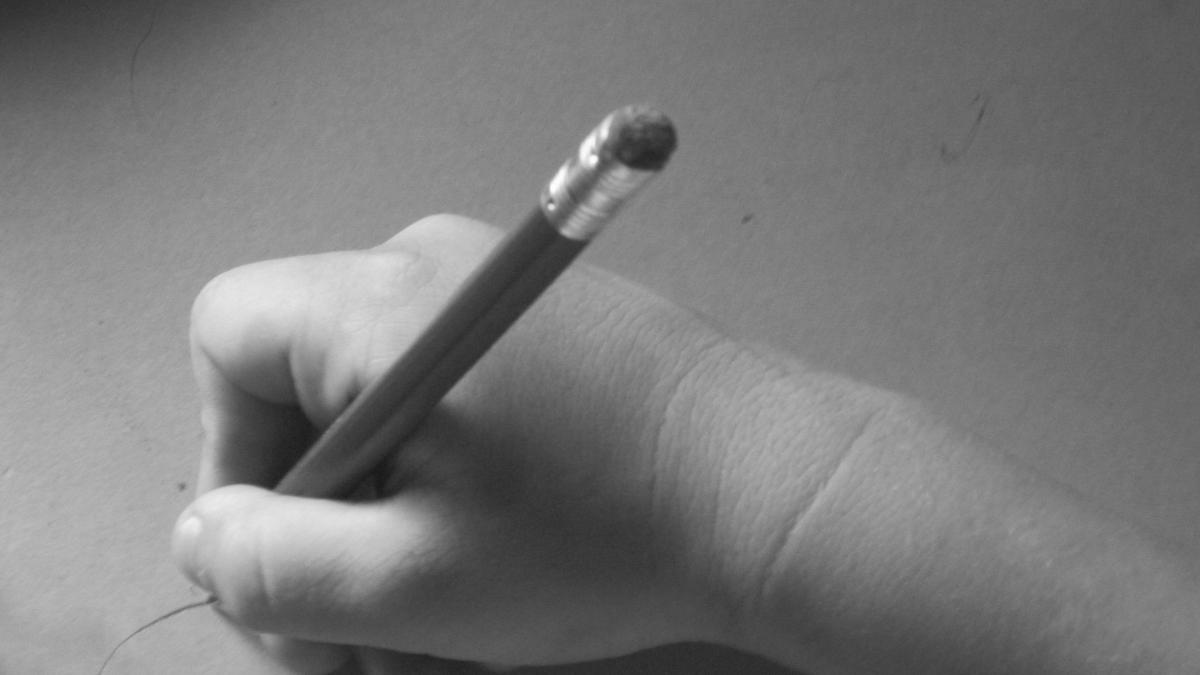 copii deseneaza protestatari piata universitatii