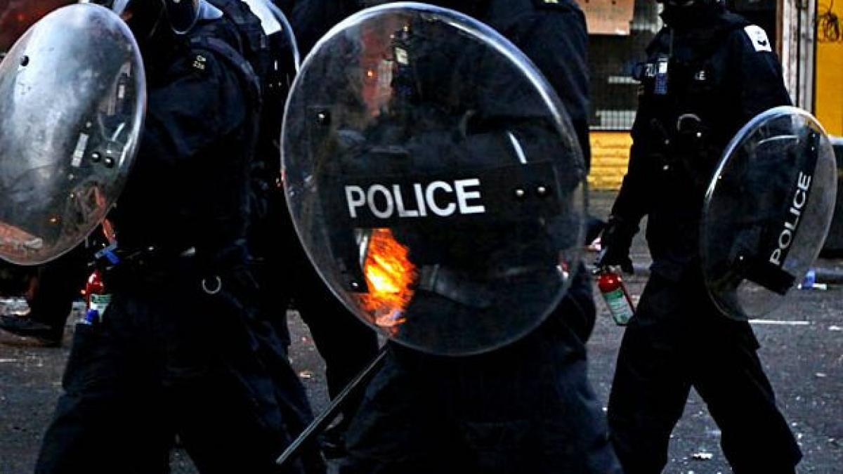 proteste violente la londra