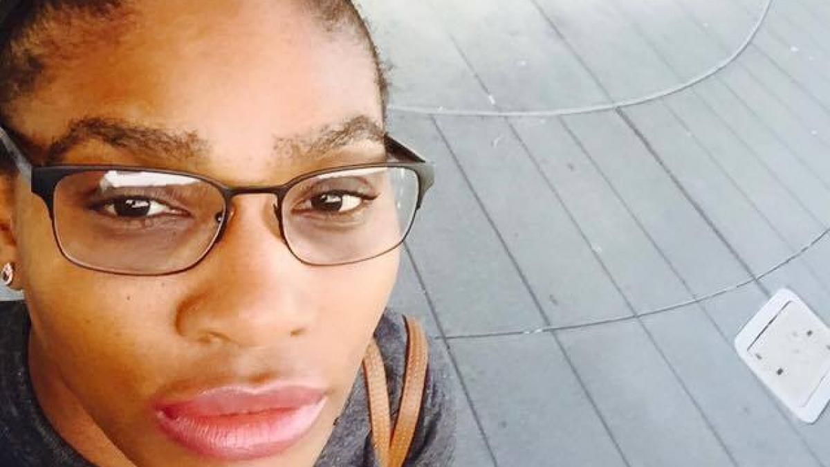 super serena williams uite cum fuge dupa hotul care i a furat telefonul mobil