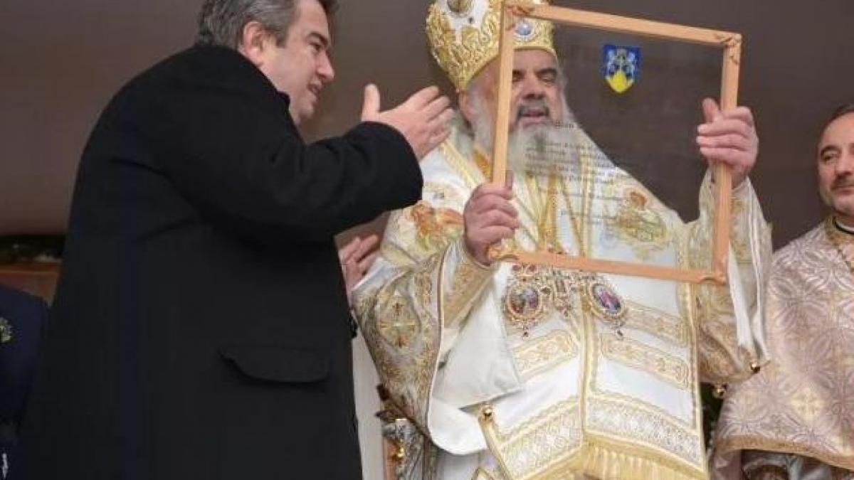 preafericitul daniel a primit titlul de cetatean onoare al judetului suceava