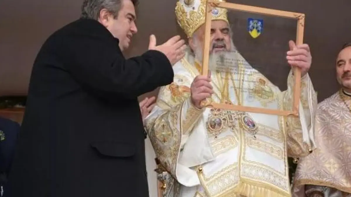 preafericitul daniel a primit titlul de cetatean onoare al judetului suceava