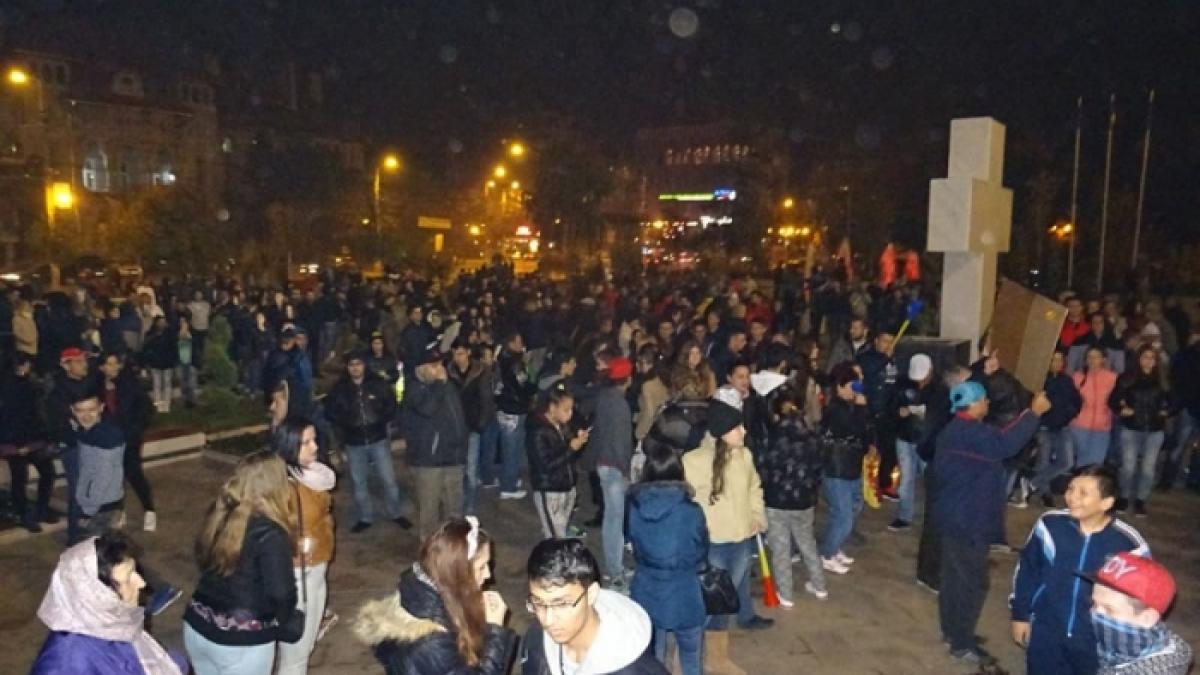 arma alba gasita asupra unui protestatar