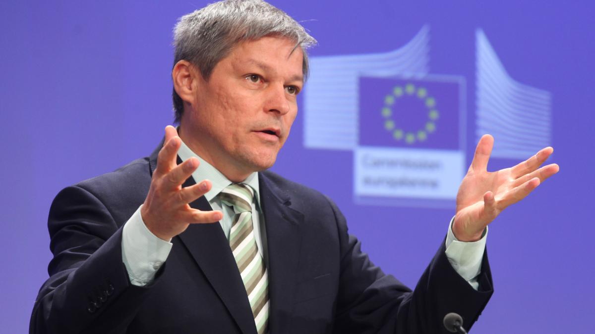 fotografie rara cu dacian ciolos la capatul lumii