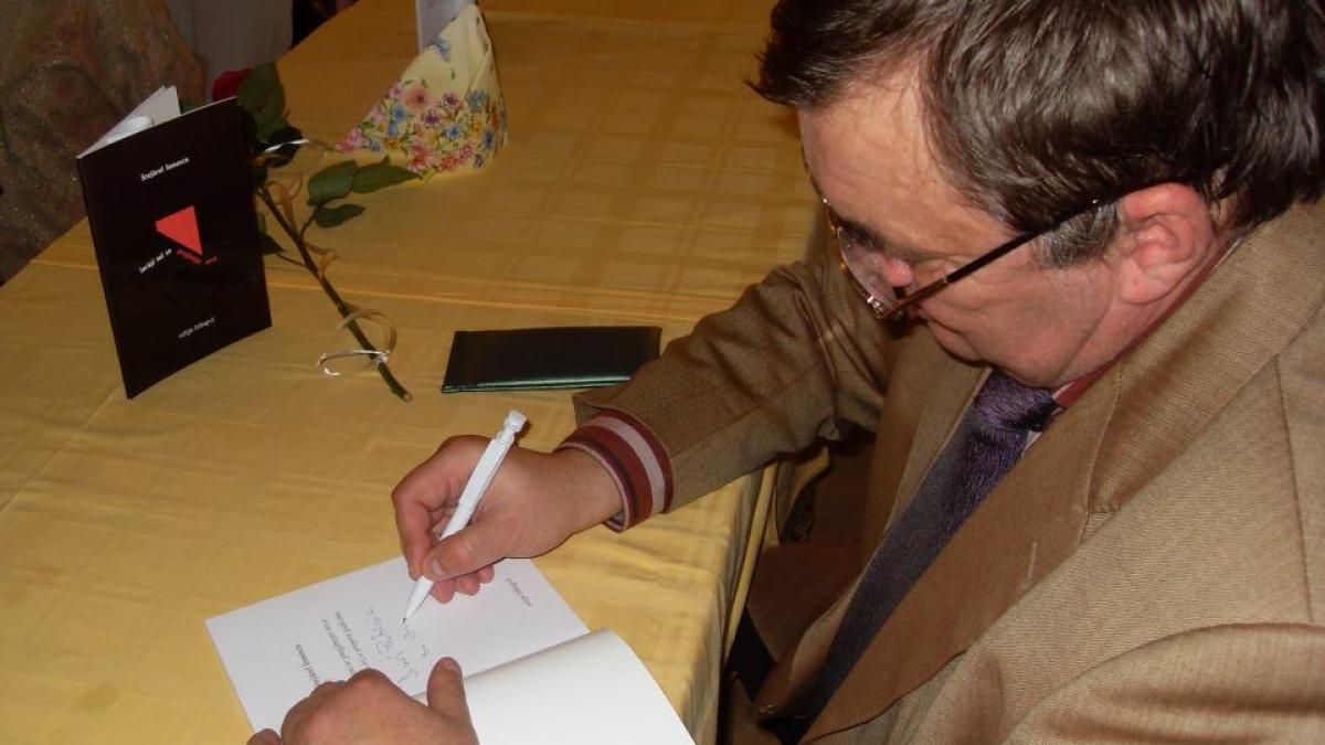 un scriitor din romania socheaza tinerii de la colectiv si au meritat moartea