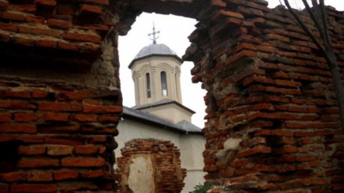 biserica zgomot daramare clopotnita instanta