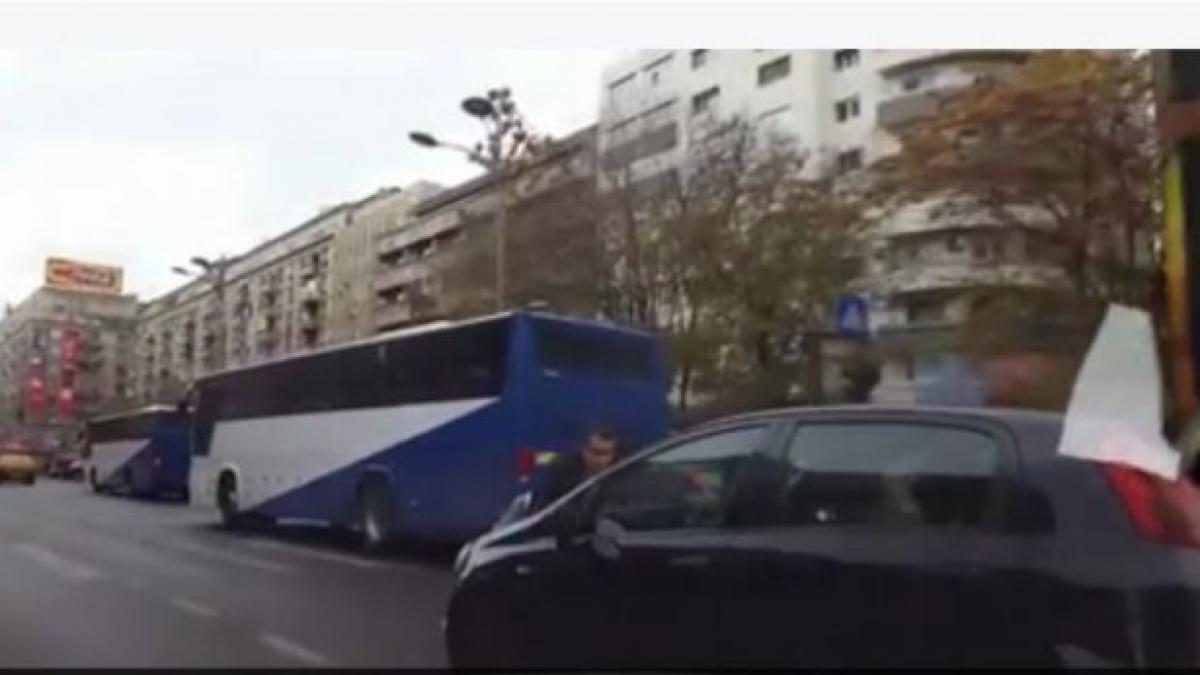 declaratii socante barbat plimbat pe capota