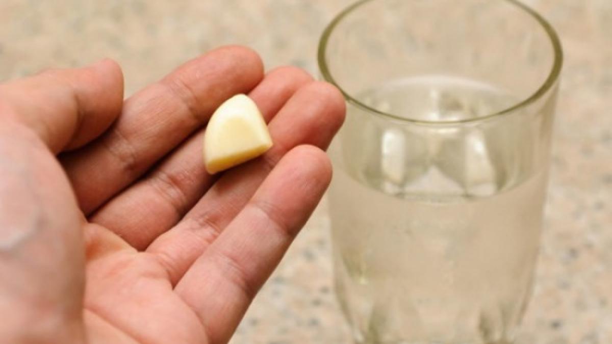 este incredibil ce se intampla cand consumi zilnic un catel de usturoi pe stomacul gol