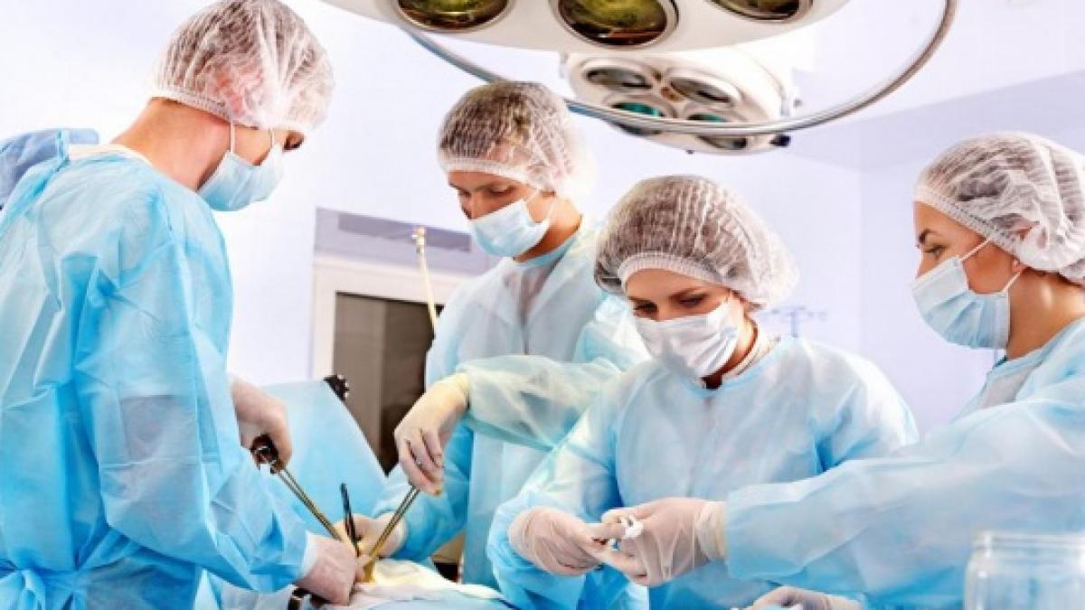 raniti club colectiv oglinzi spital