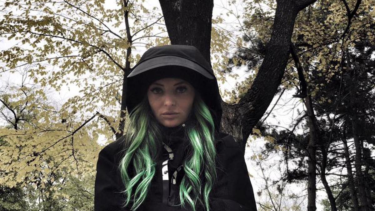 gestul facut de delia in semn de respect pentru mortii din colectiv si a intrerupt un concert