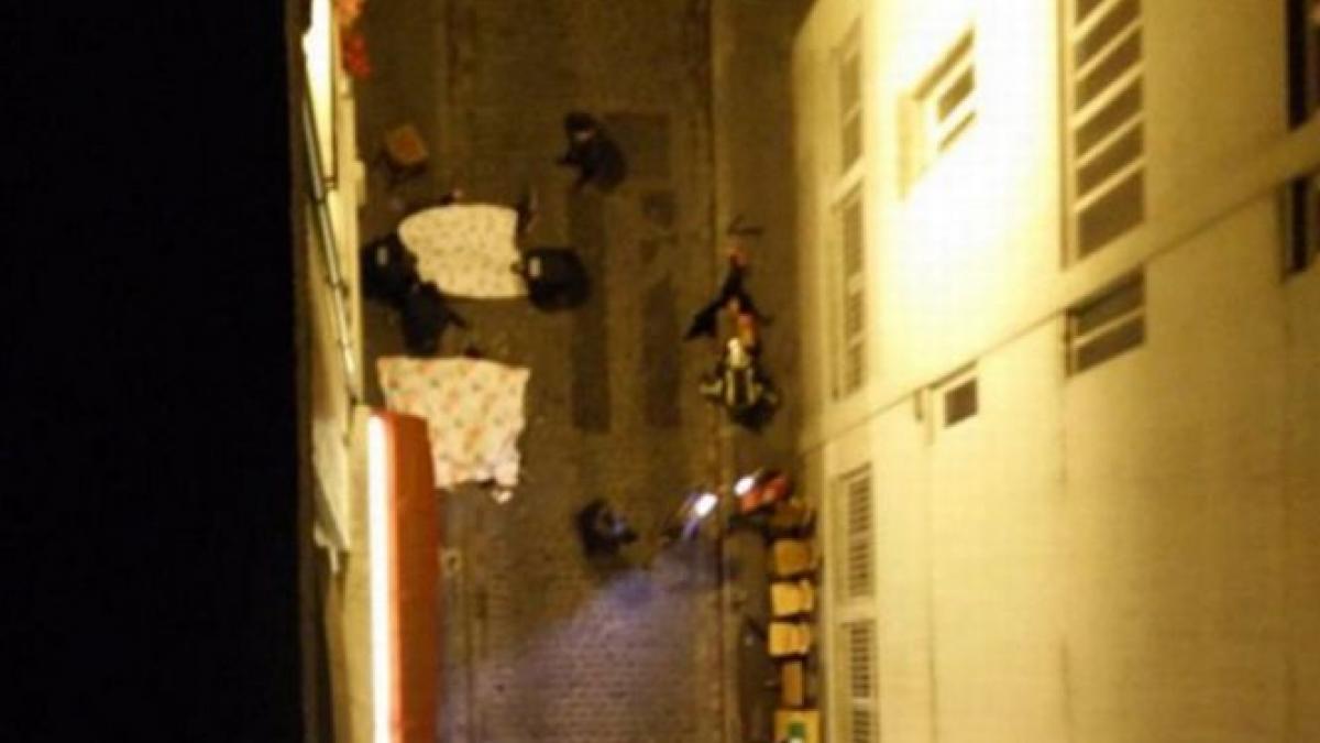 laura chiriac se arunca de la etaj cu cearsafuri pentru a fi acoperite corpurile care zac pe strada