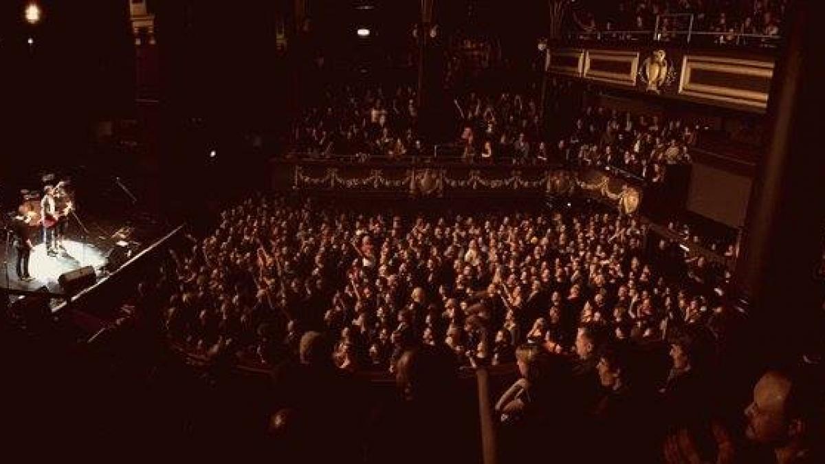 membrii formatiei care concerta in sala bataclan din paris au scapat cu viata