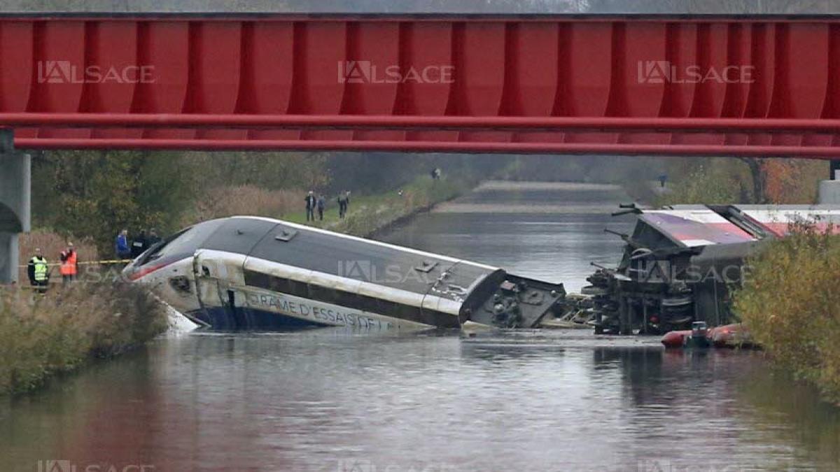 tren deraiat franta