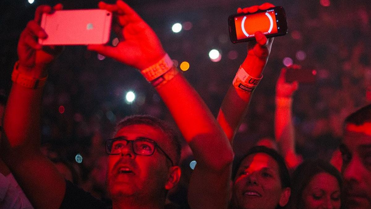 u2 isi anuleaza doua concerte la paris