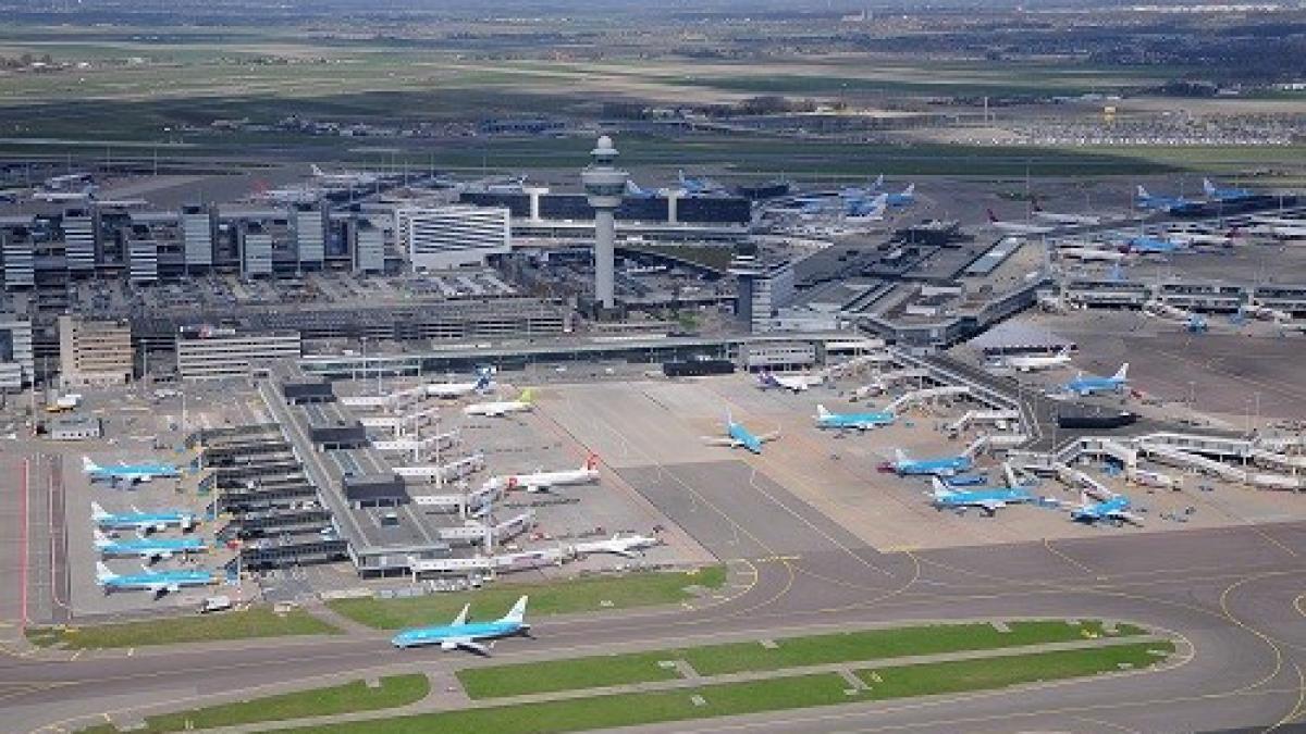 un avion care trebuia sa ajunga in franta tinut la sol in olanda din cauza unor amenintari