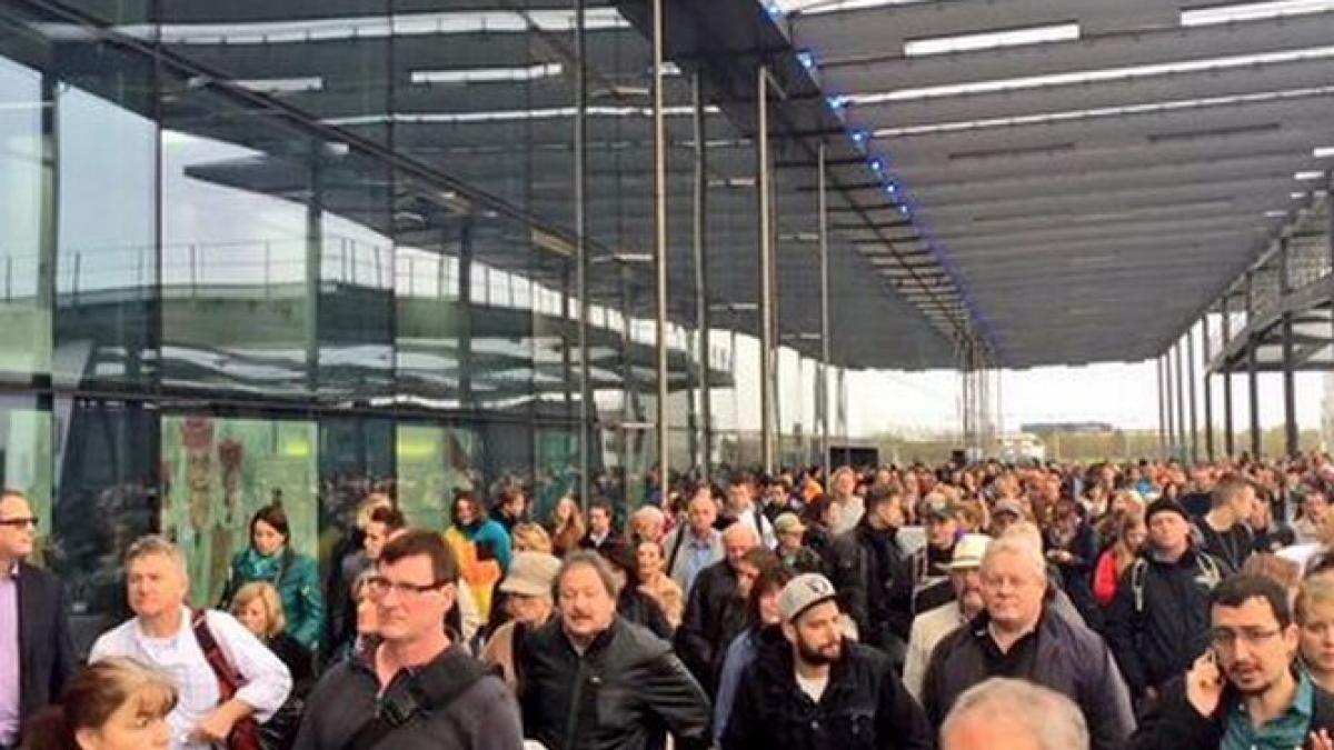 un terminal al aeroportului gatwick a fost evacuat