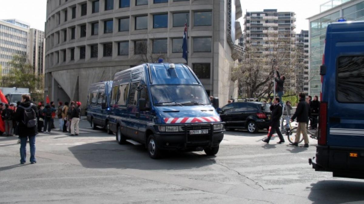 perchezitii franta atentat terorist