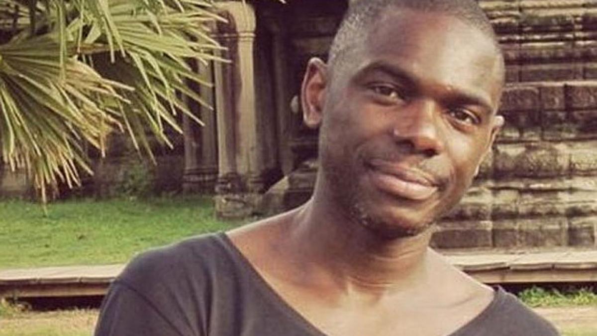 s a aruncat in fata gloantelor pentru a salva trei femei