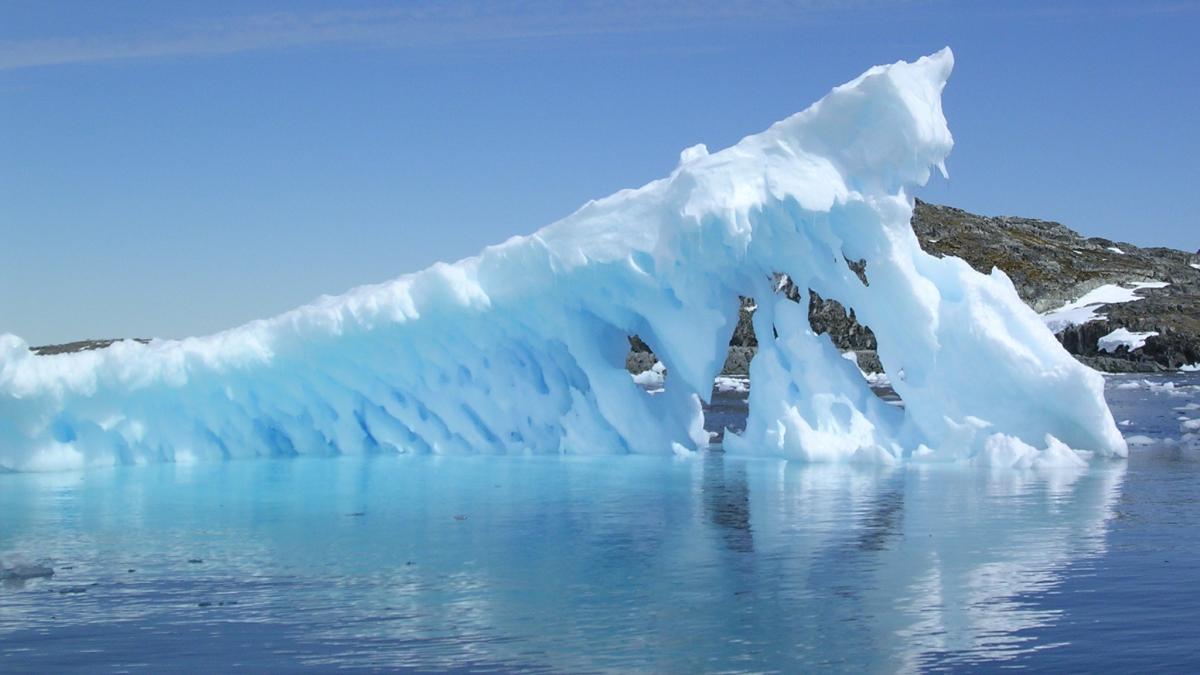 incalzirea globala groenlanda trimite 12 blocuri imense de gheata la paris