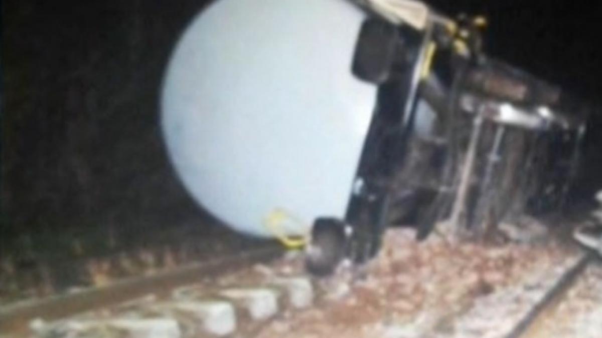 accident feroviar brasov tren motorina