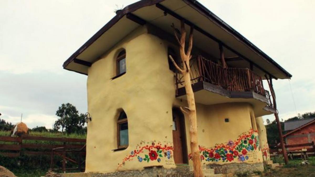 casa din romania care i a fascinat pe straini oamenii vin de la mii de kilometri ca sa o vada