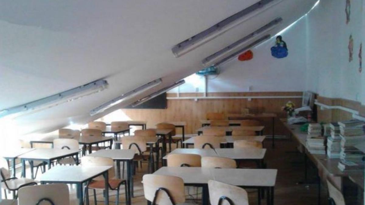 tavanul unei scoli din vaslui s a prabusit explicatia dupa reabilitari de 700 000 lei a batut vantul