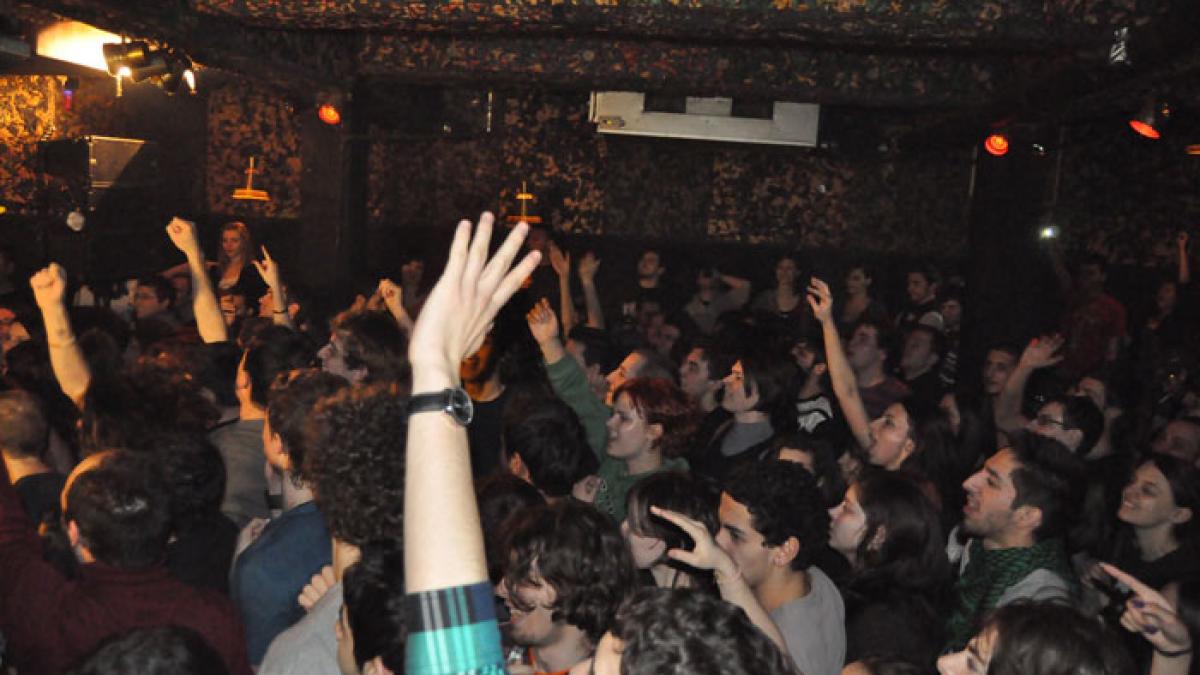 iohannis a semnat se inchid baruri cinematografe restaurante si cluburi