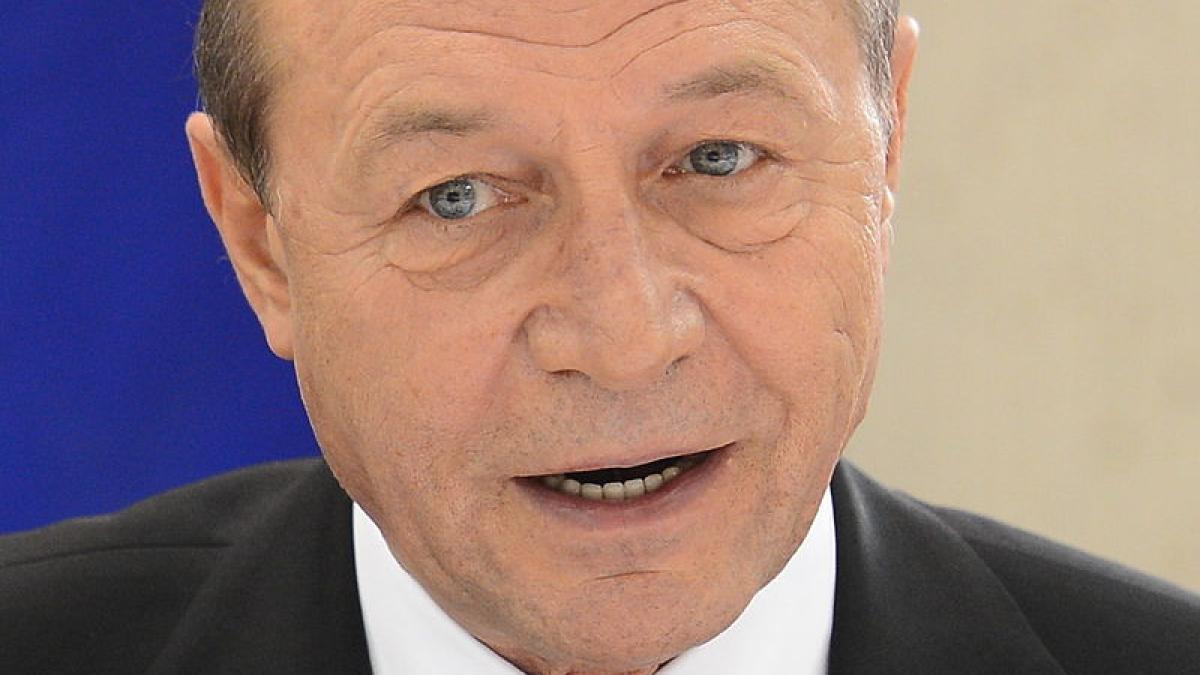 traian basescu demisie