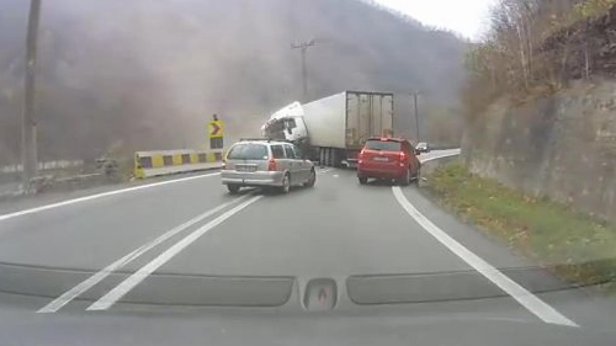accident grav pe valea oltului surprins de un alt sofer video