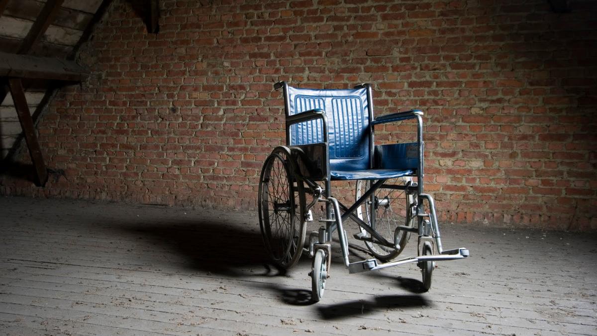 umilintele indurate de persoanele cu dizabilitati care vor sa intre in biserica nu facem dupa