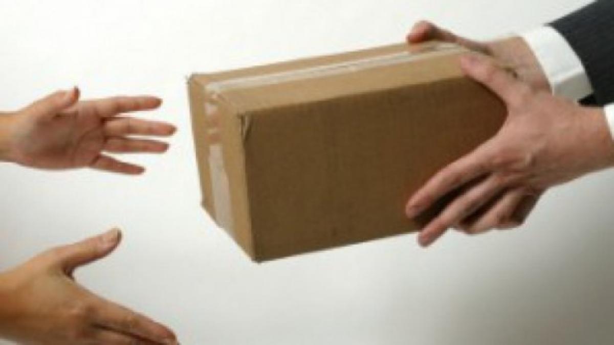 un curier beat si a livrat masina cu totul intr o cladire video