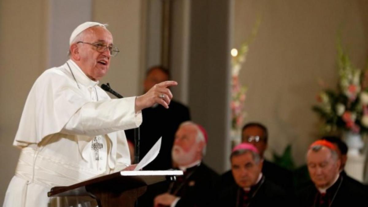 papa francisc publica prima sa carte in anul sfant al milostivirii