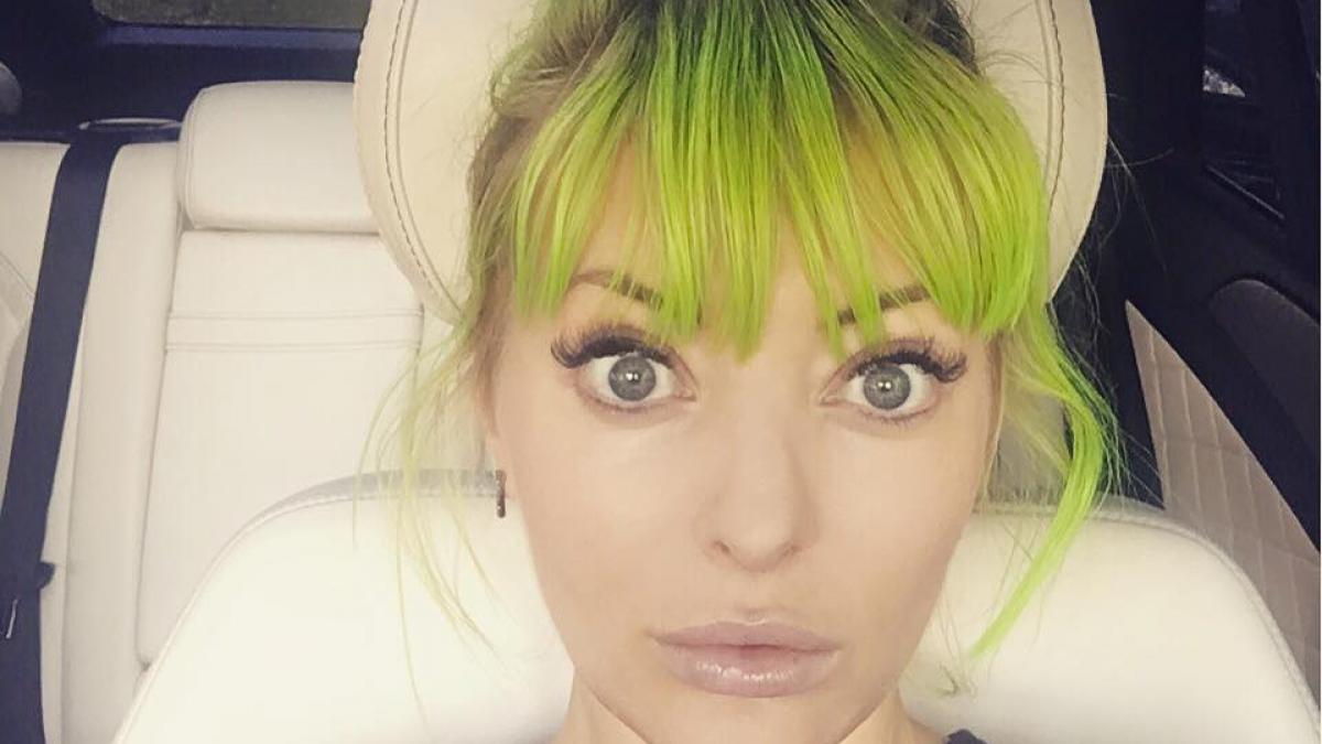 delia poza de 40 000 de like uri pe facebook cum s a fotografiat cantareata