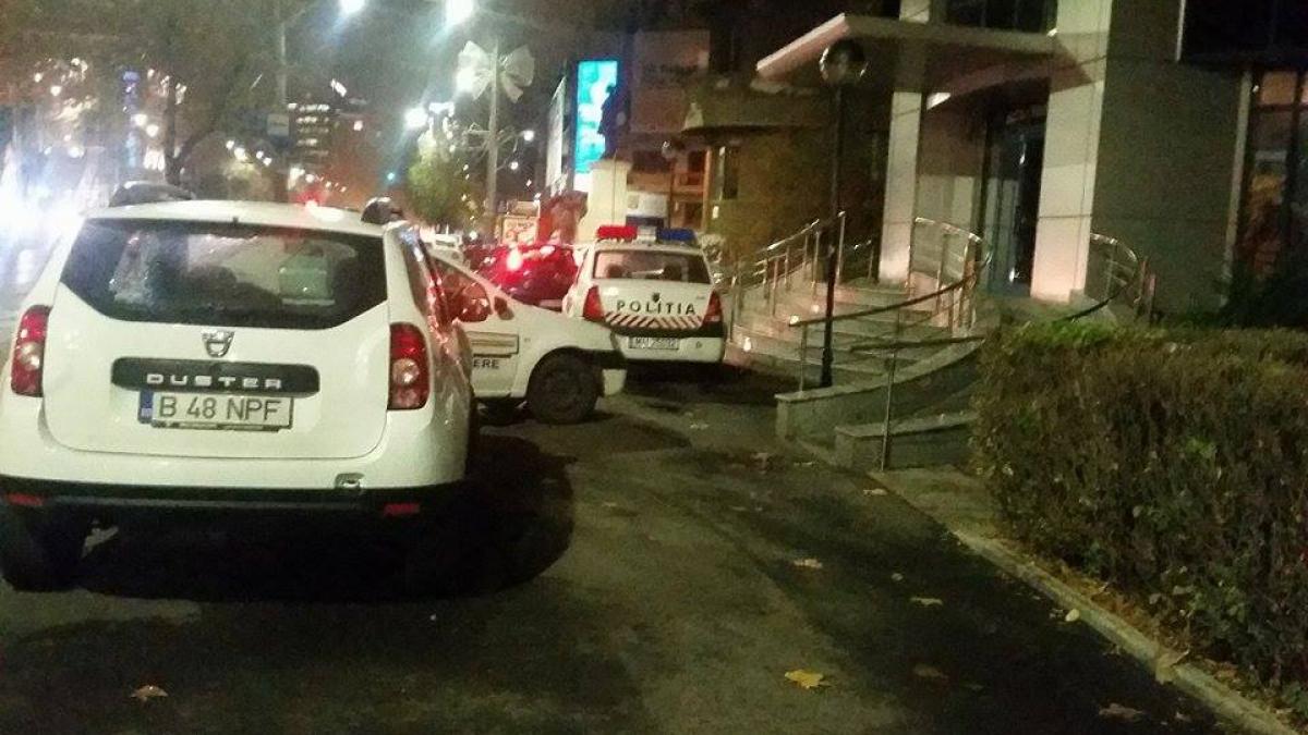 masinile politistilor din bucuresti au loc de parcare asigurat pe trotuar