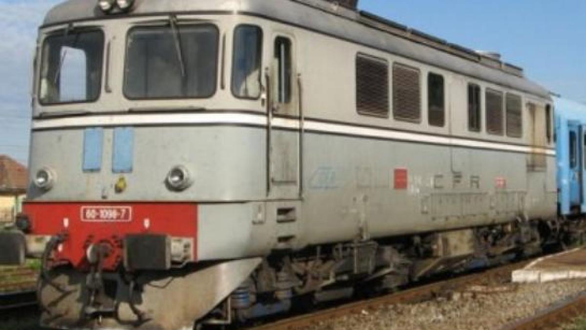o masina in care se aflau o femeie si 3 copii a fost lovita de tren