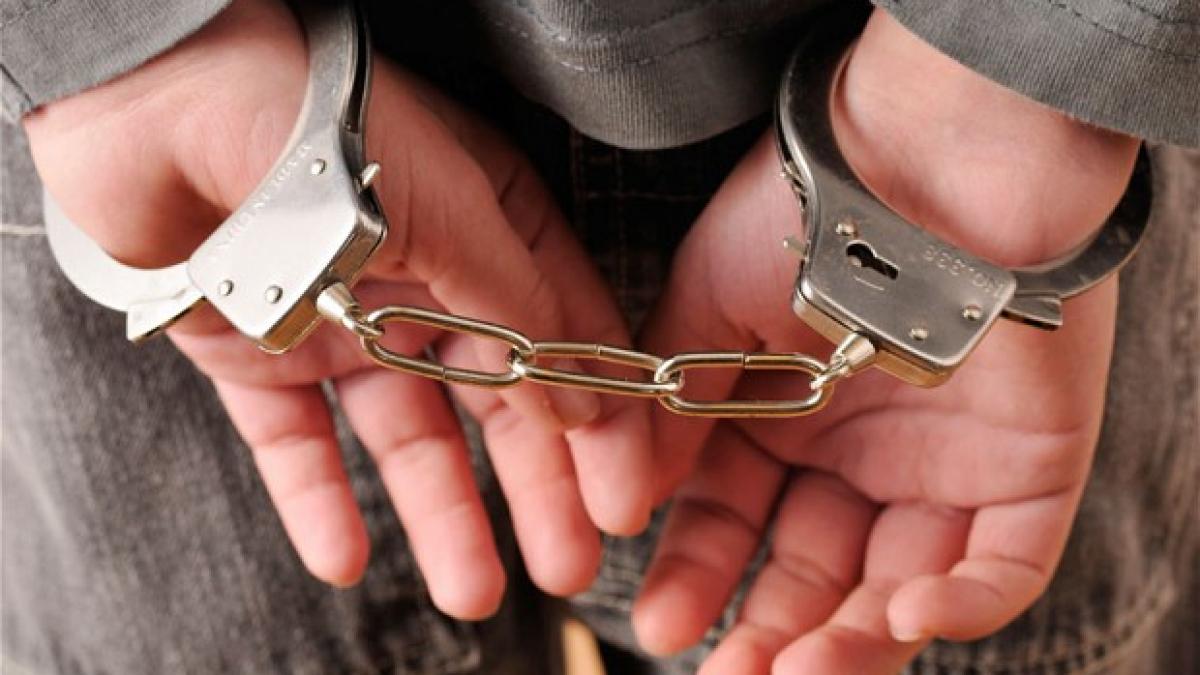 perchezitii si arestari la o grupare paramilitara ce pregatea atacuri in republica moldova