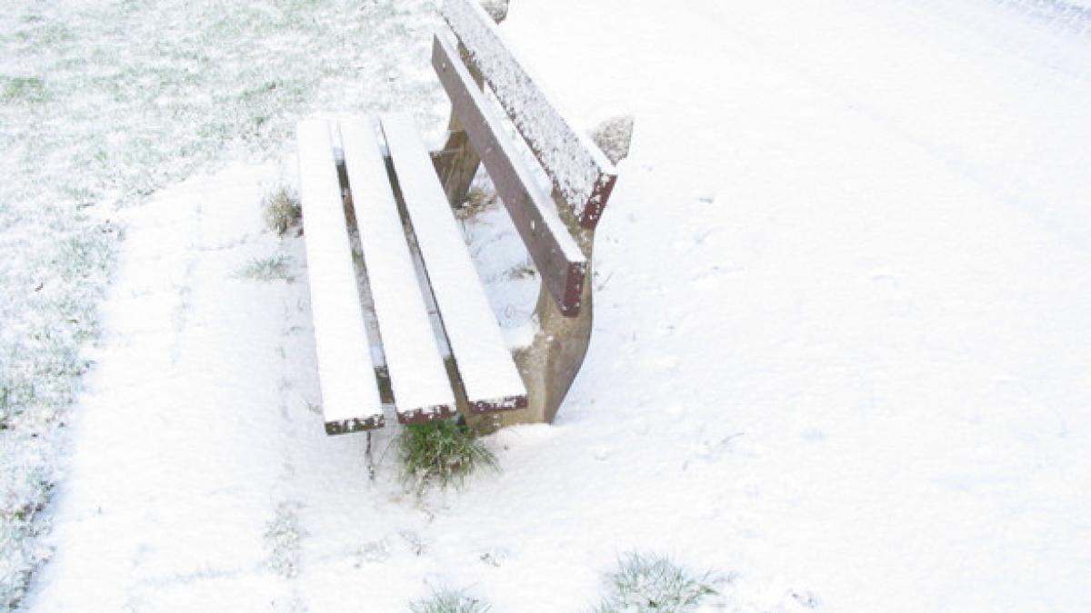 romania sub cod galben de ninsori strat de zapada de 20 de centimetri in unele zone