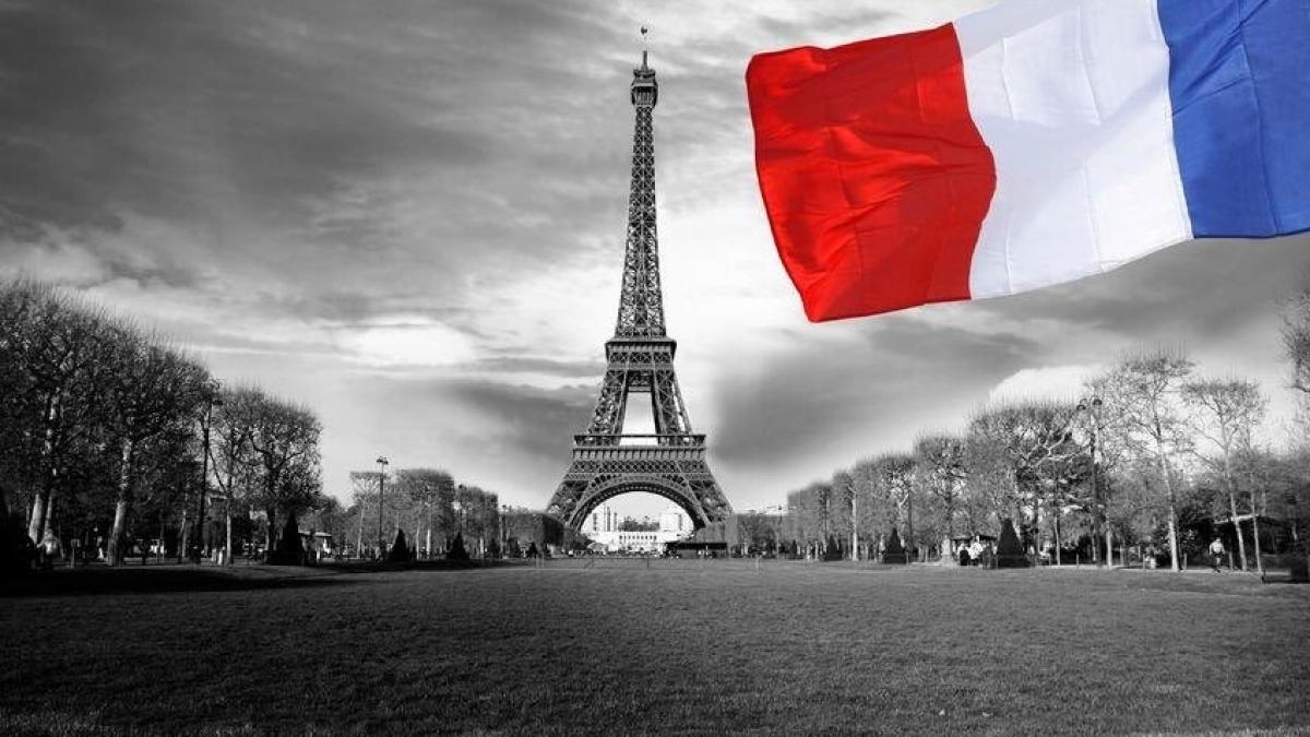 paris doliu CTuf-0gXIAAMHiP.jpg