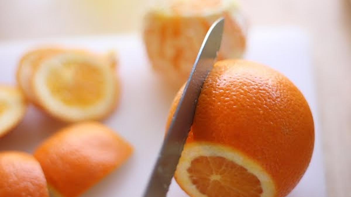 a taiat o portocala si a facut o descoperire amuzanta imaginea a devenit virala pe internet