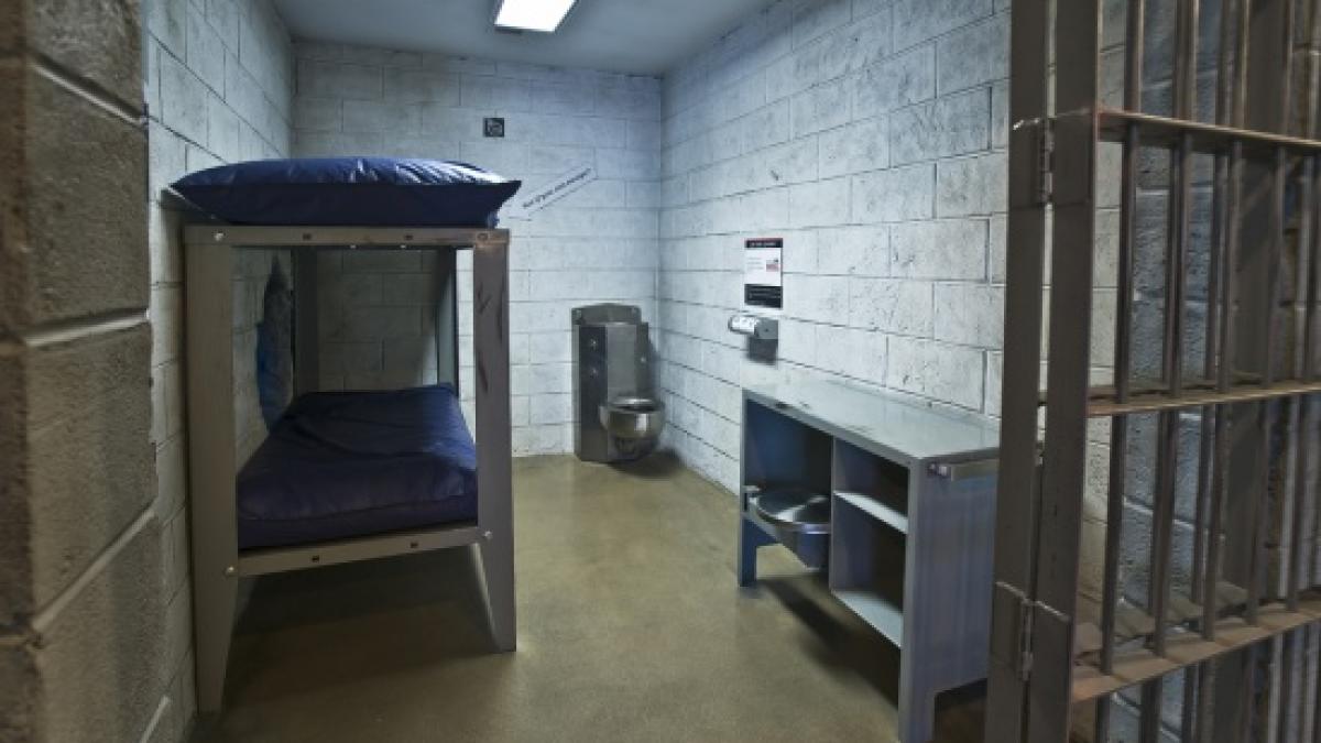 o femeie din marea britanie condamnata la 5 ani de inchisoare ce facea in timp ce fiul ei se ineca