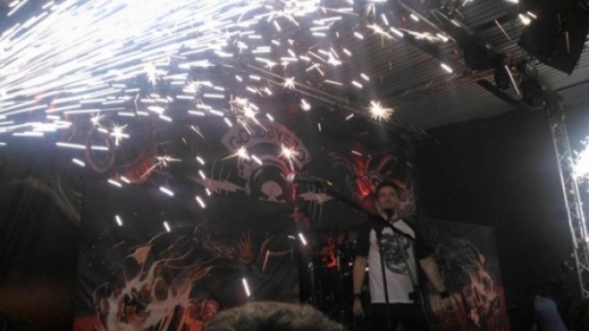 artificiile folosite in club colectiv erau interzise in spatii inchise