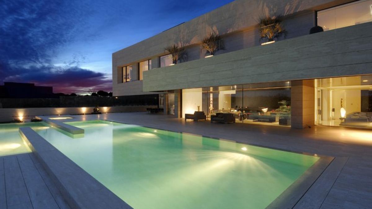 cele mai extravagante case de fotbalisti foto