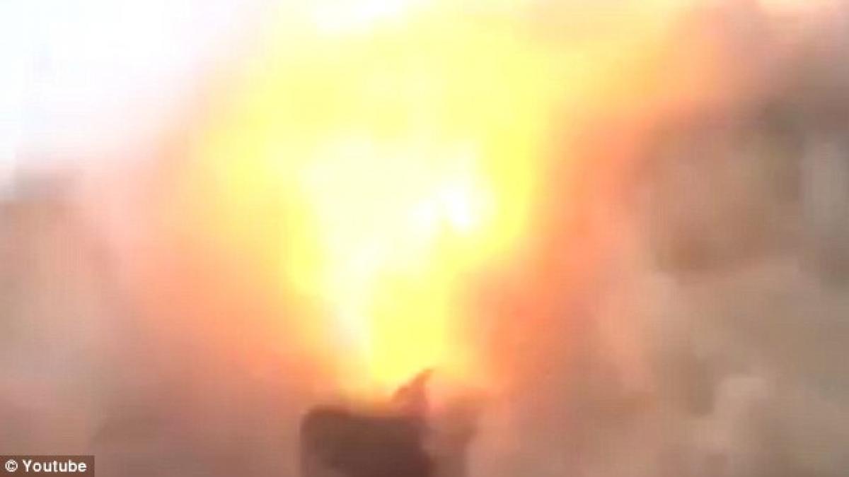 imagini socante momentul in care un terorist este lovit de un obuz