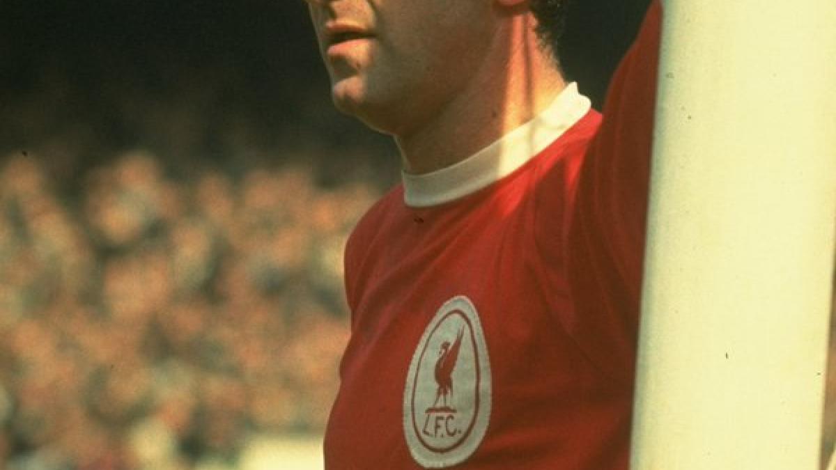 o legenda a fotbalului a murit la 77 de ani fundasul care a jucat cu clavicula rupta o finala cu