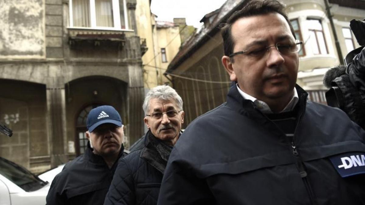 ziua nationala ii scapa de arest pe deputatii implicati in dosarul mafiei retrocedarilor ilegale