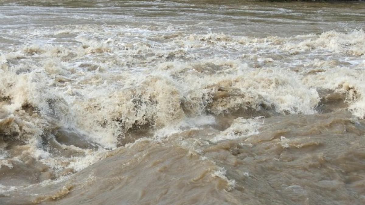 hidrologii au prelungit avertizarile de inundatii