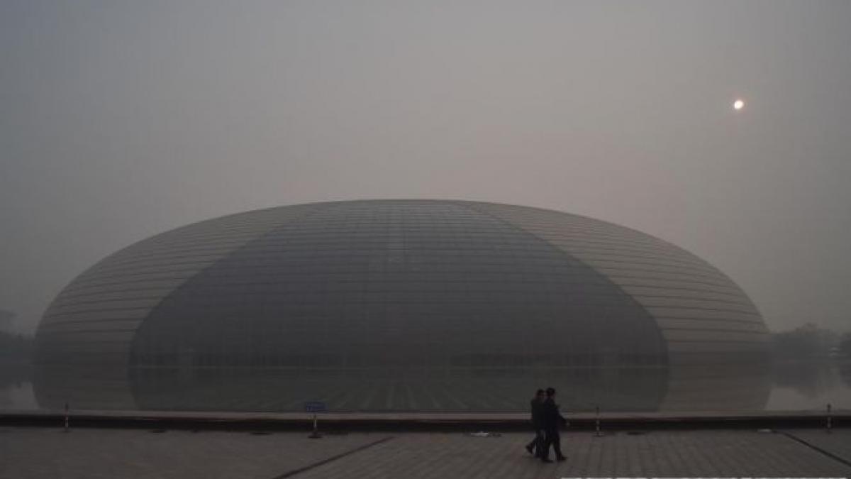 imagini apocaliptice in beijing oamenii sunt sfatuiti sa nu iasa din case