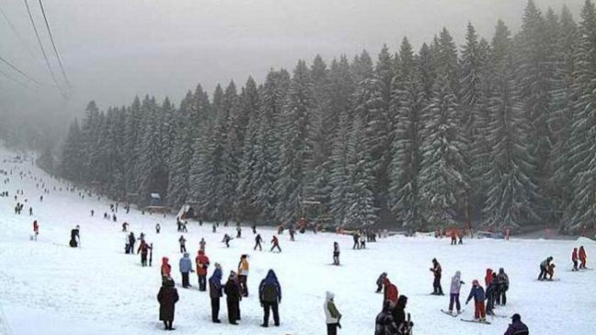 turisti schi zapada partii munte