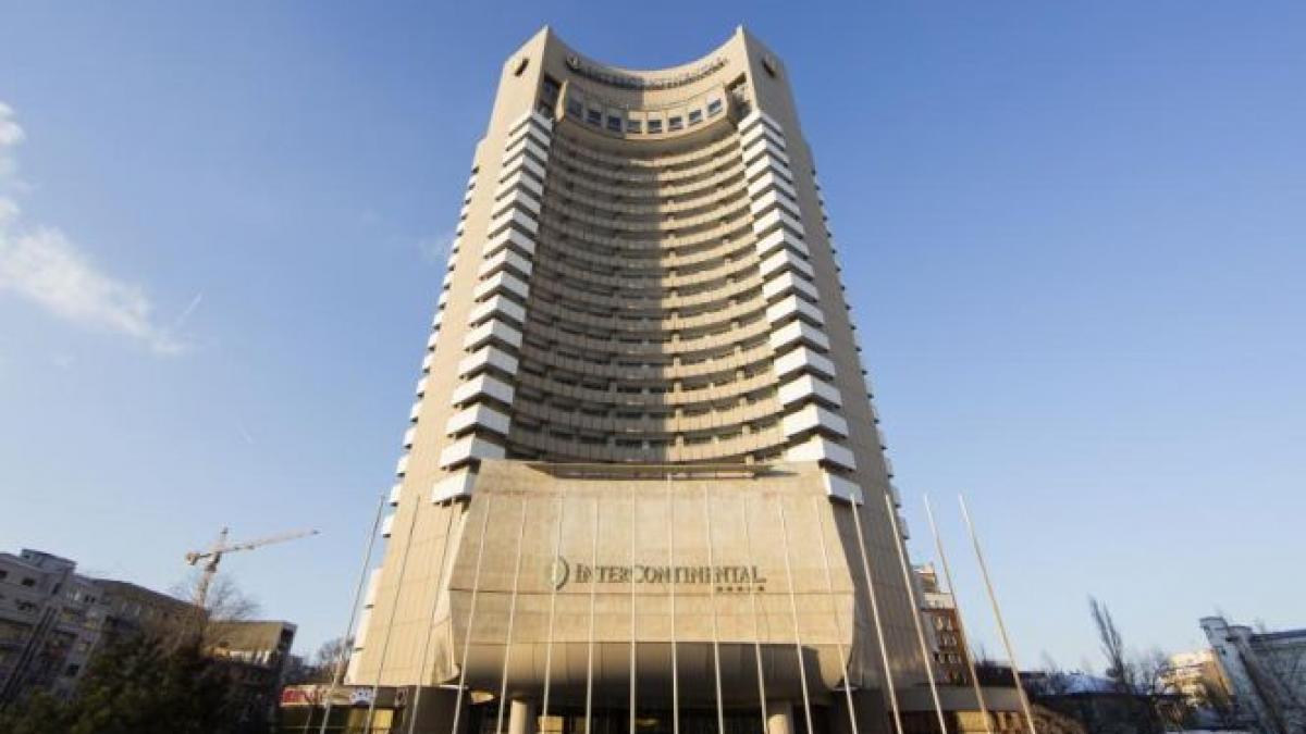 un barbat a murit dupa ce a cazut de pe cladirea hotelului intercontinental