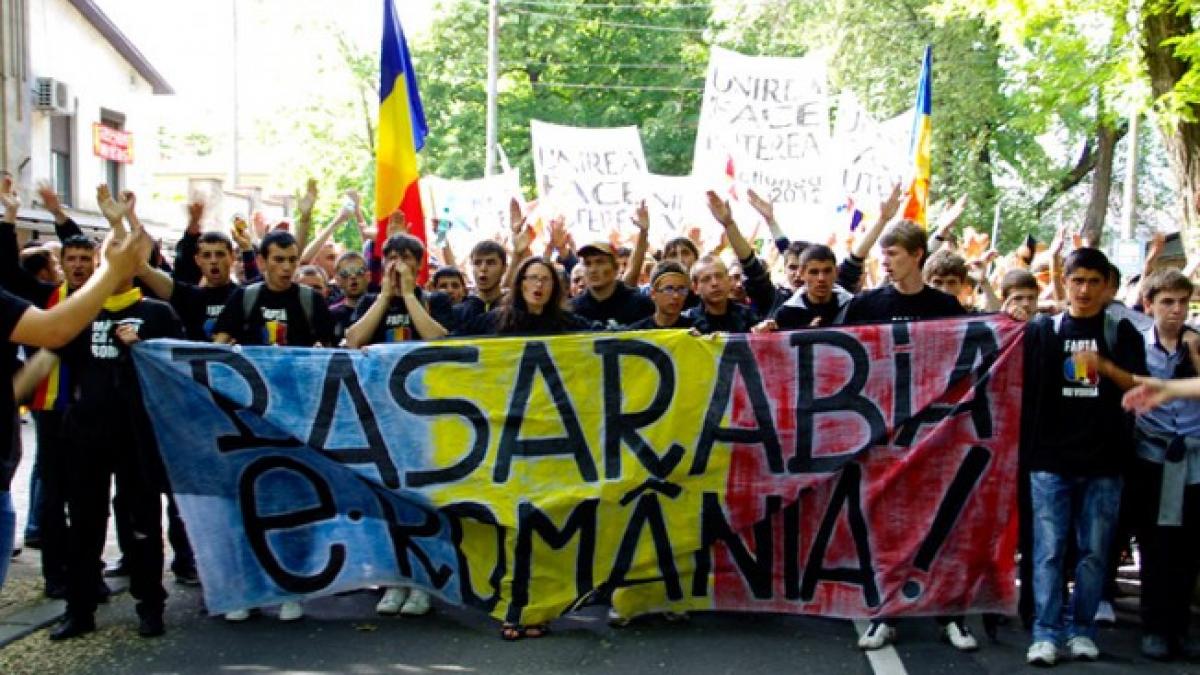 mitinguri pro si contra unirii republicii moldova cu romania organizate la chisinau