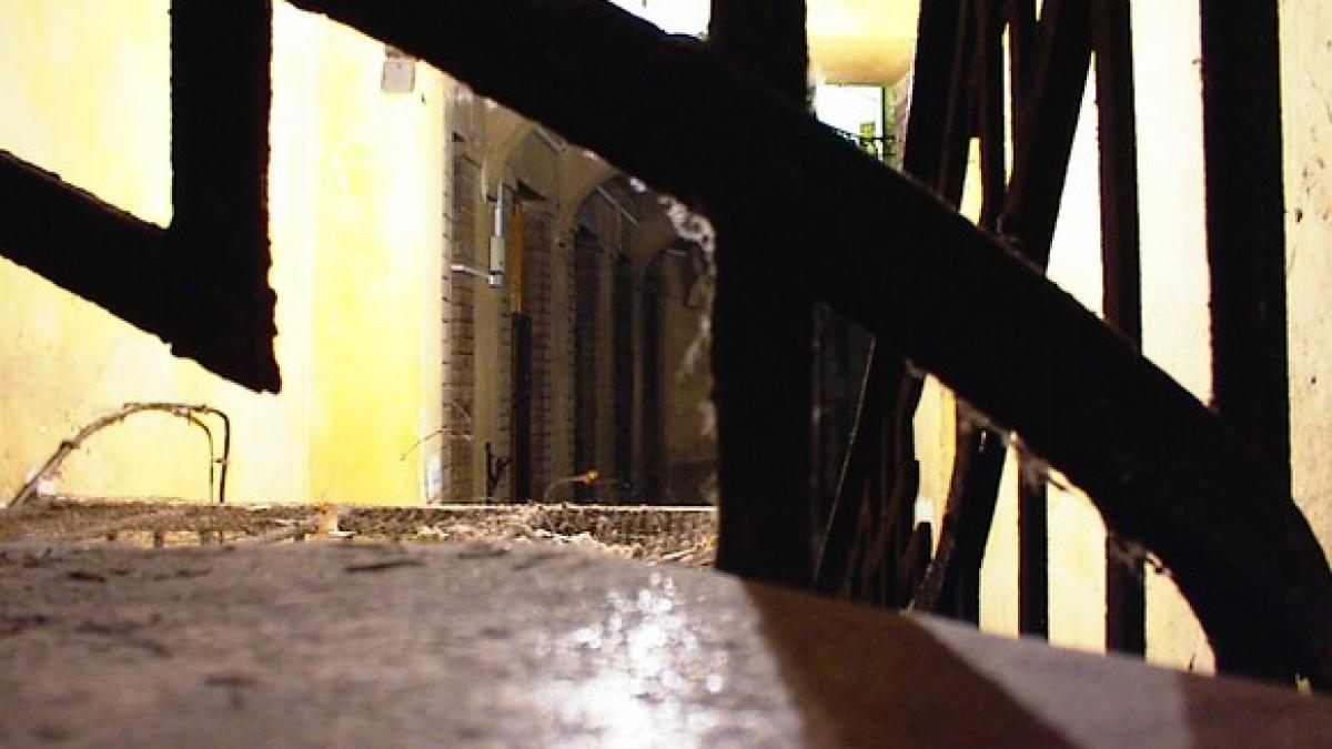 romania fara scoli zeci de elevi din vaslui se inghesuie intr un dispensar din localitate